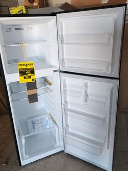 BRAND NEW Vissani
10.1 cu. ft. Top Freezer Refrigerator in Stainless Steel Garage Ready