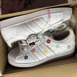 Hello Kitty Adidas Superstar 