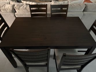 Table and chair set