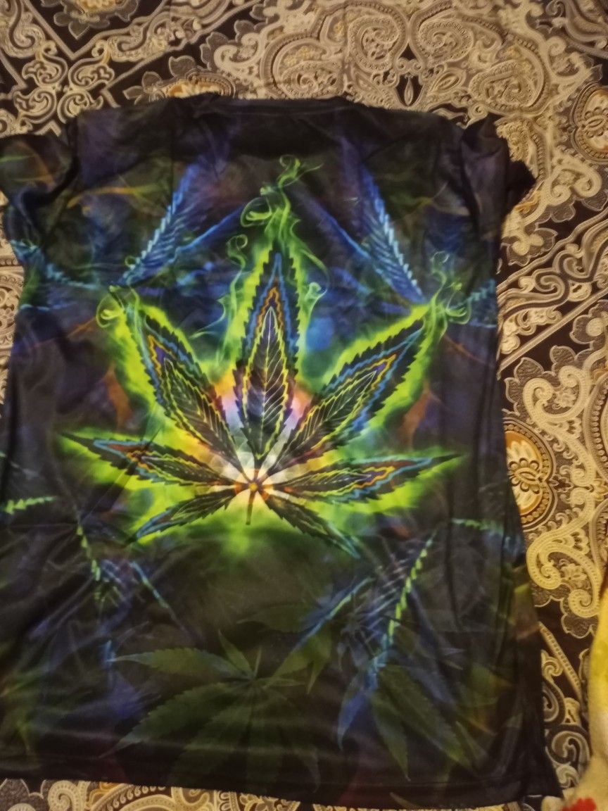 Xl Very Detailed And Colorful Shirt