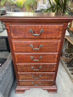 Dresser
