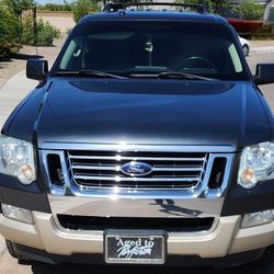 2009 Ford Explorer V8 4x4 3rd Row - Clean