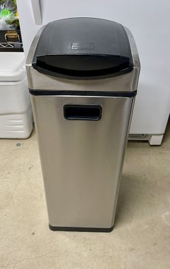 Simple Human Trash Can With Removable Bucket 