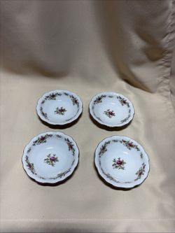 Set of 4 Johann Haviland 5" Moss Rose Dessert Bowls with Gold Trim Excellent