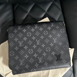 Louis Vuitton Messenger Bag 