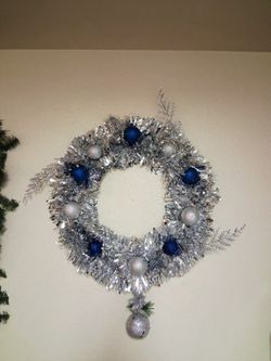 Brand New Christmas Wreath Pickup Between 2:00-10:40 Pm Rainbow/Charleston Cash Only Read Description 