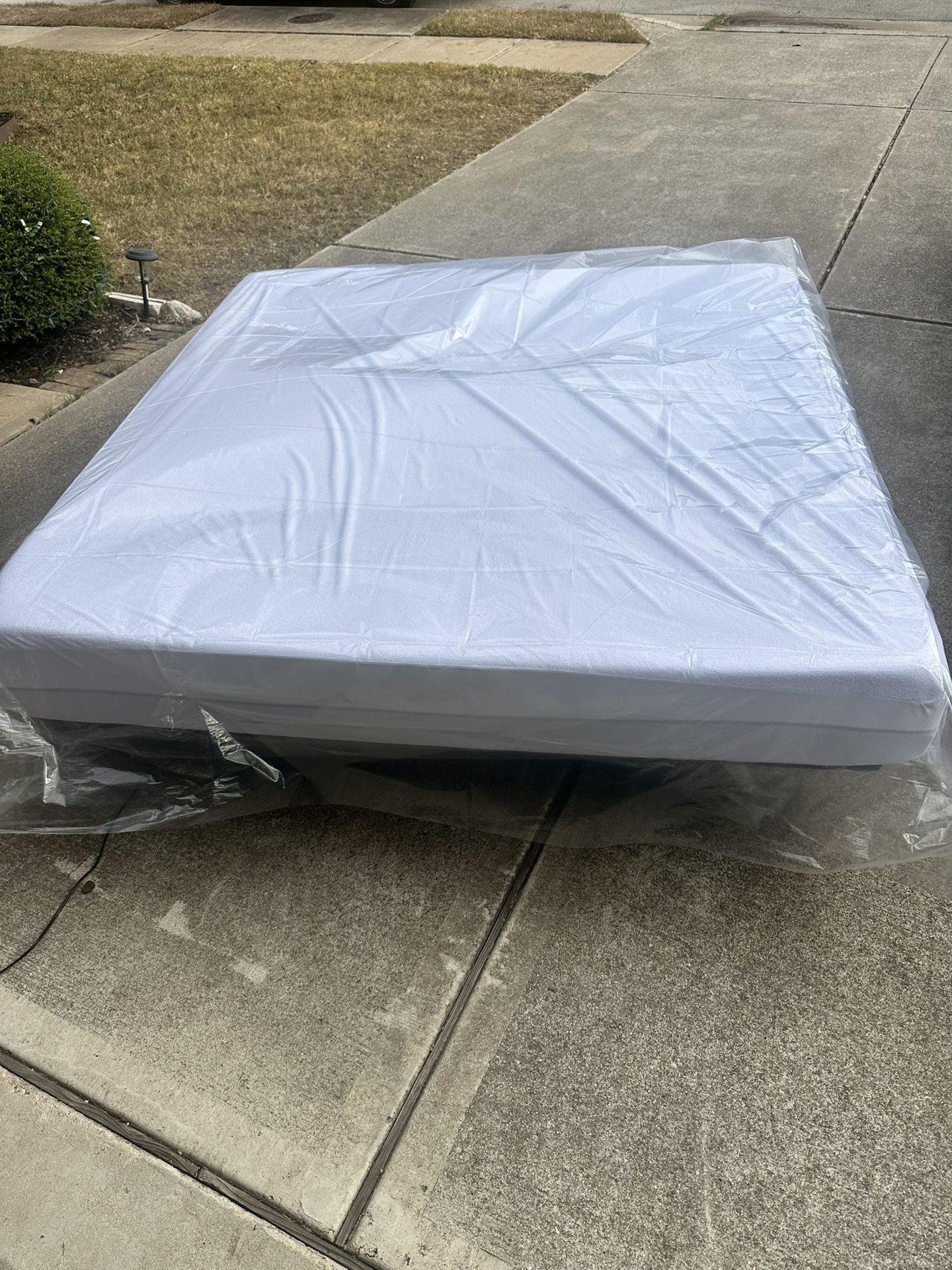 King Purple Mattress with Adjustable Smart Base with Original Remote – Like New