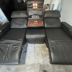 Beautiful Used Black Faux Leather Tech Upgraded Power Reclining Sofa Delivery Available 🚚
