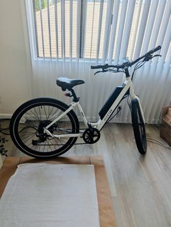 Aventon Pace 350 E-bike•White  Size-Medium•350W•20MPH