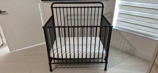 Million Dollar Baby Classic Winston 4-in-1 Convertible Mini Crib (mattress  included)