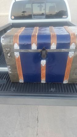 Antique steamer trunk in great condition
