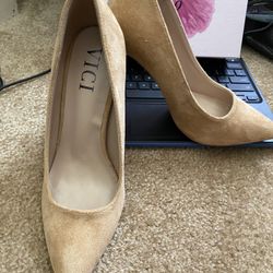 VICI Beige Size 8.5