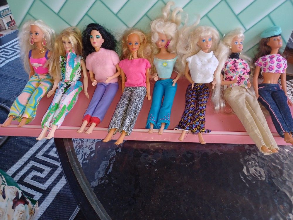 8 Barbies Vintage