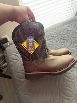 Steel toe boots ….size 7