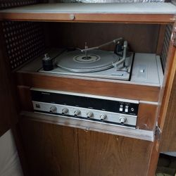 Turn Table Radio And Cabinet 