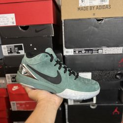 Kobe 4 Protro Girl Dad size 8.5 VNDS
