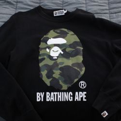 BAPE HOODIE/CREWNECK