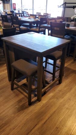Beautiful 3-piece table set table and 2 stools