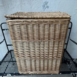 23” Tall Wicker Laundry/Toy Hamper With Lid