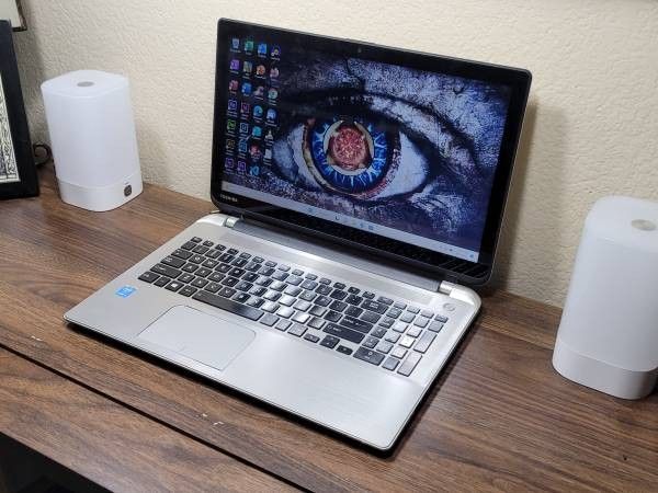 Touchscreen Toshiba Satellite - Intel Core i5 - 8GB Ram - 256GB SSD -