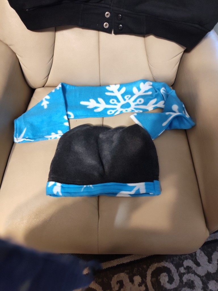 Childs Hat And Scarf.