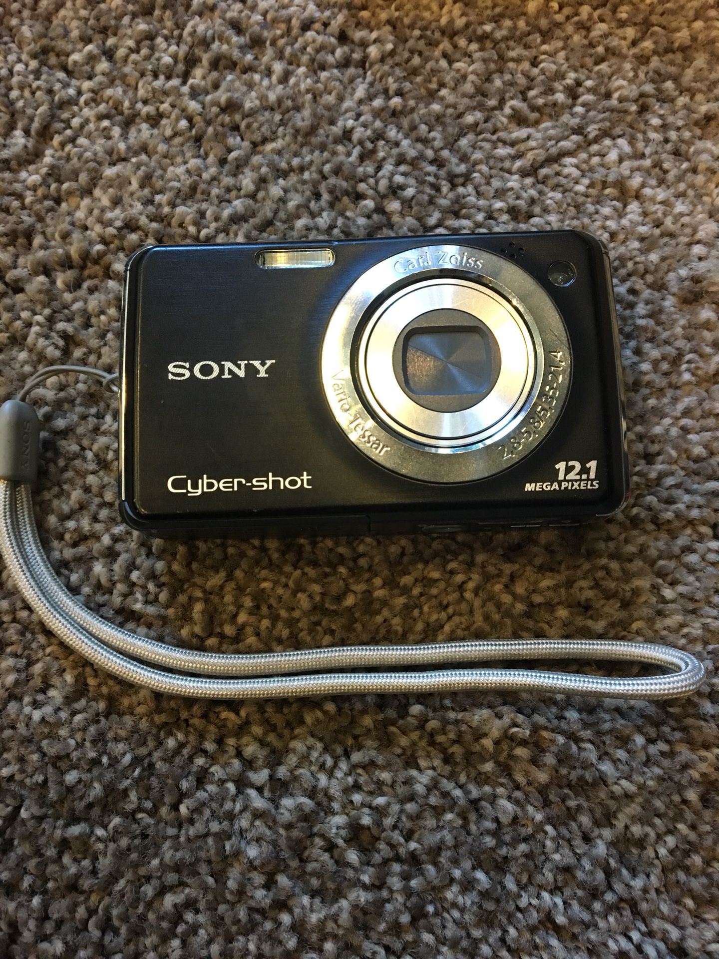 Sony Vario-Tessar 12MP digital camera