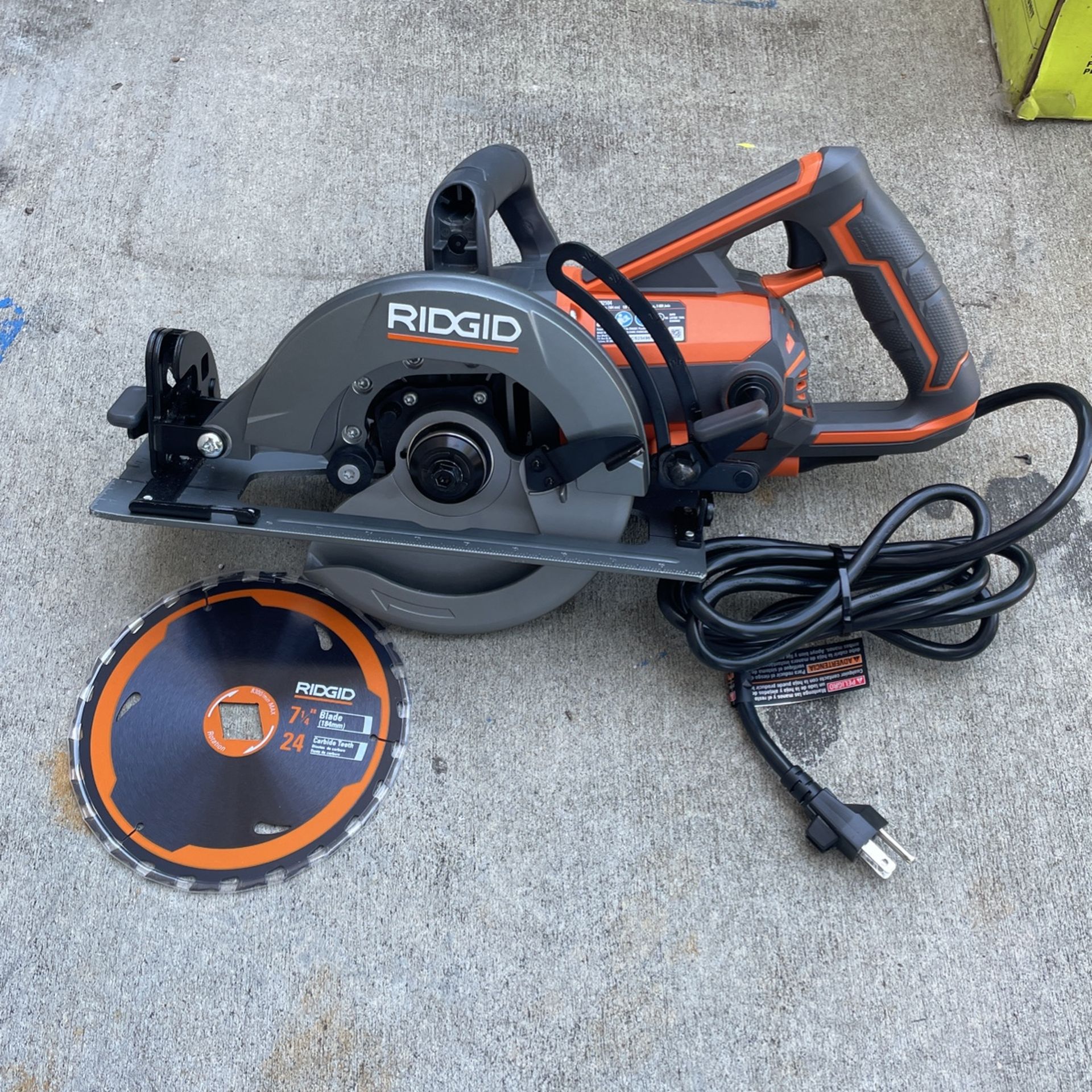 RIDGID THRUCOOL 15 Amp 7-1/4 in. Worm Drive Circular Saw