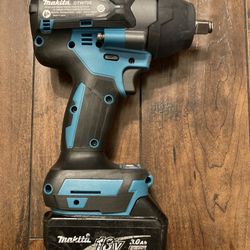 Makita DTW700 18V LXT Brushless 1/2” Impact Wrench with 3.0Ah Battery - Excellent Used Condition For sale is a Makita DTW700 18V LXT brushless cordles