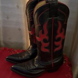 Vintage Nocona Black Leather With Red Detail. Size:5