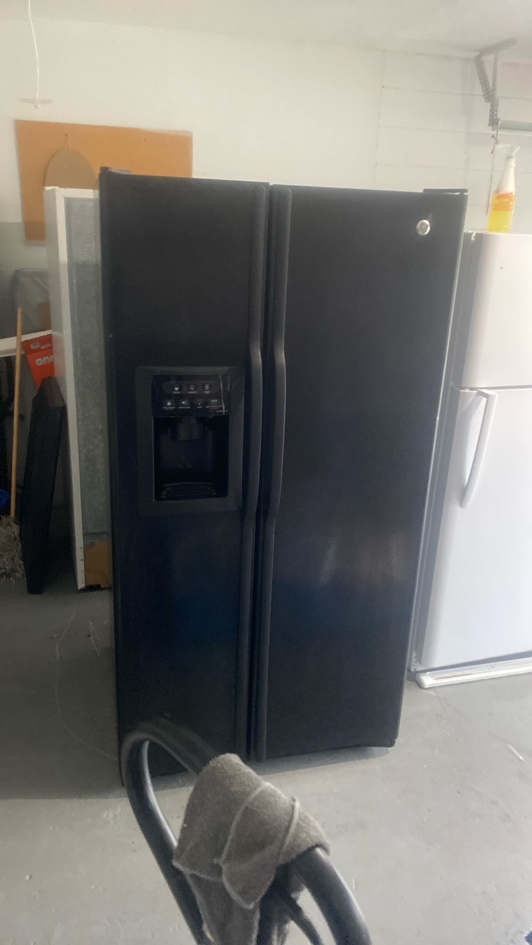 Refrigerator 