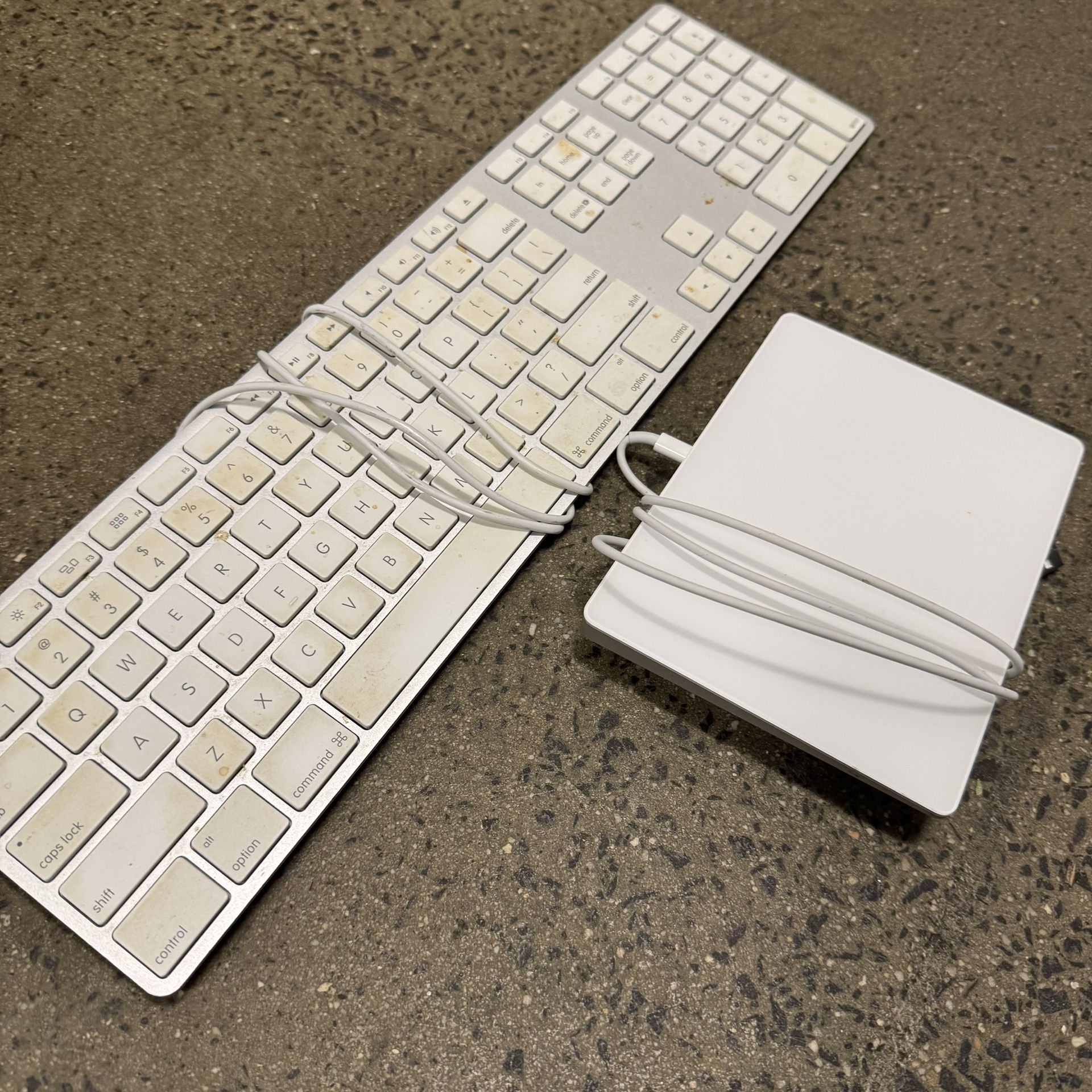 Apple Wired Keyboard A1243 + Magic Trackpad A1339 – Bundle – Working