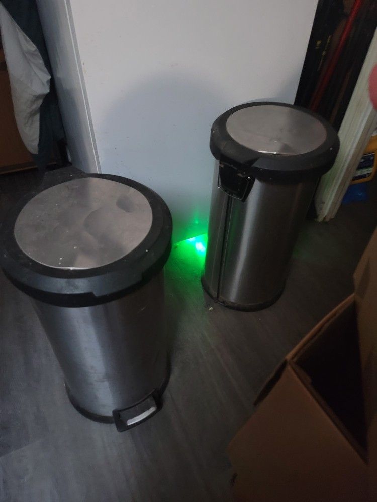 Kitchen Trash Cans. 