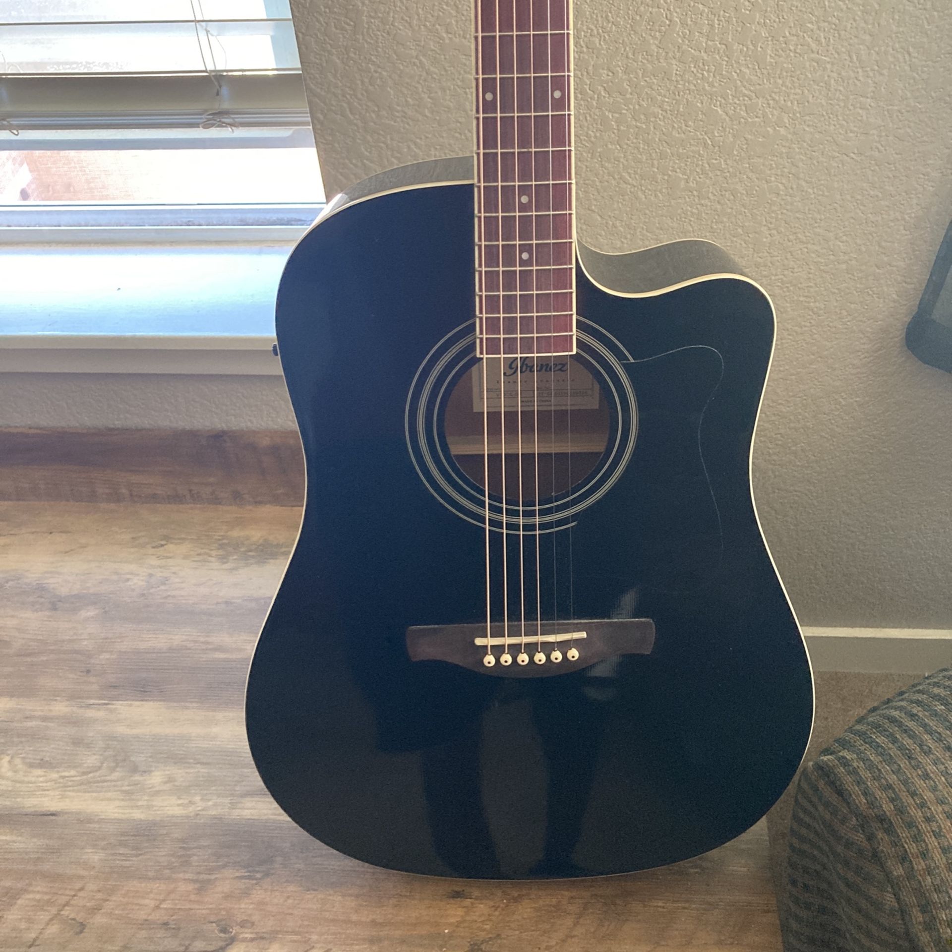 Ibanez V70-CE Model