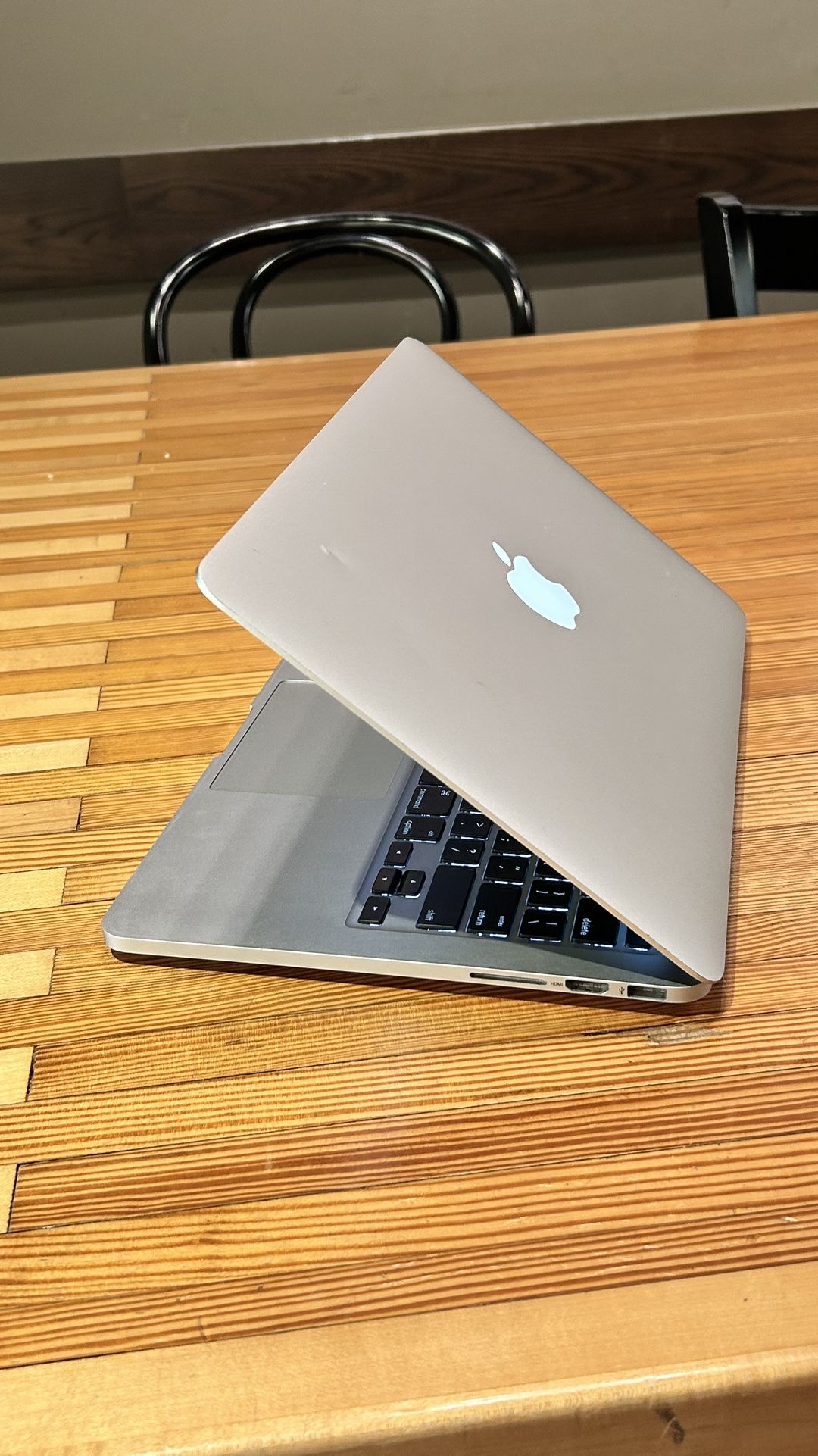 Apple MacBook Pro 13” Retina I5/8GB/256GB SSD $220