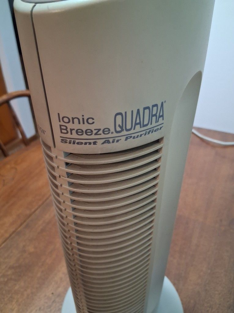 SHARPER IMAGE IONIC BREEZE MODEL S1697 BARELY USED