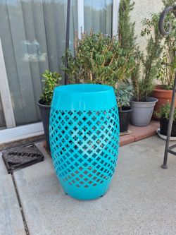 Metal side table color: Agua