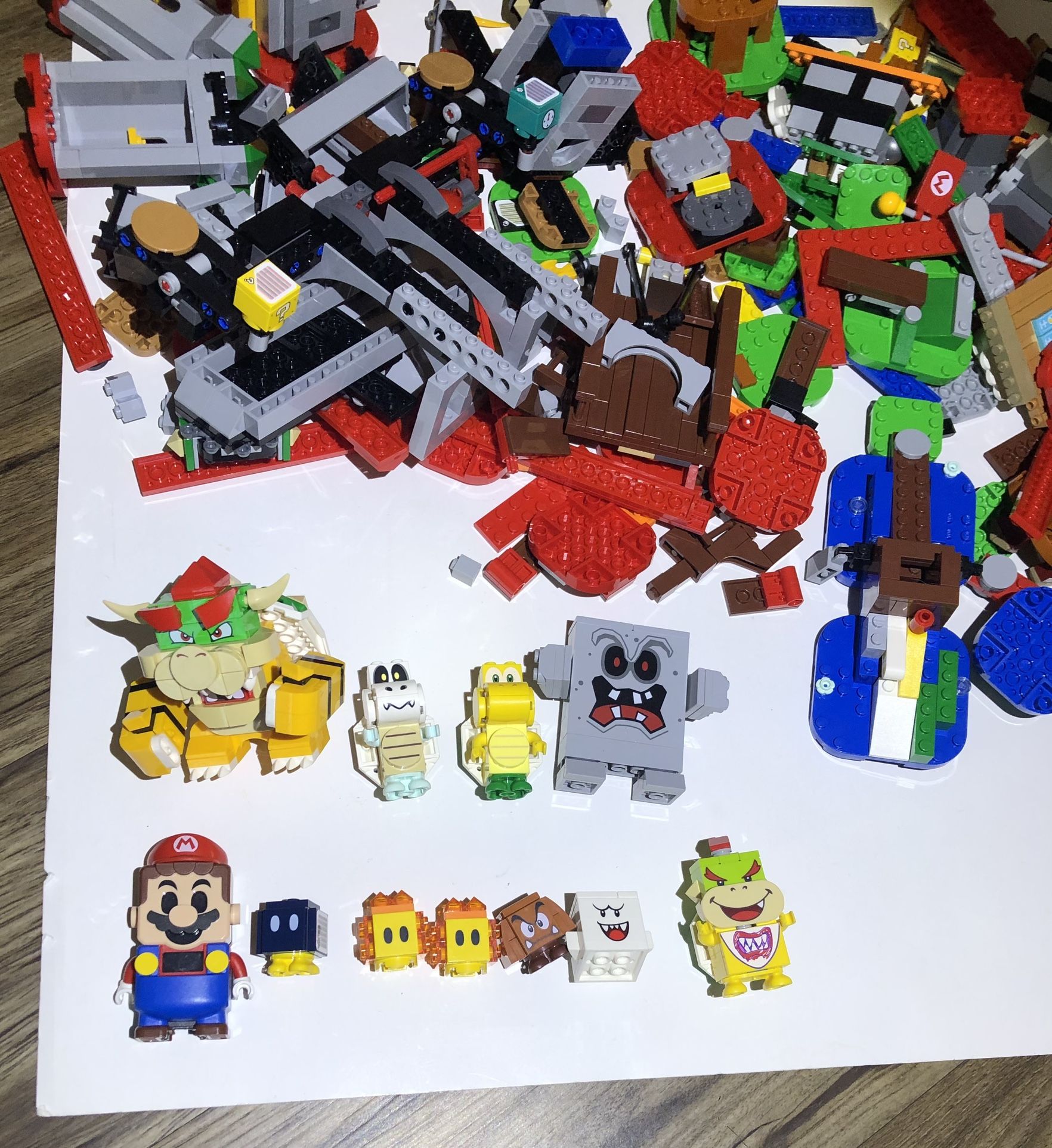 Lego SUPER MARIO Minifugures And Pieces Lot