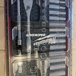 Milwaukee 48-22-9482 32-Piece Metric 3/8 in. Mechanics Ratchet and Socket Set with PACKOUT Case