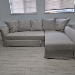 House STAGING IKEA HOLMSUND SLEEPER COUCH