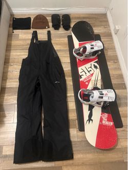 Snowboard, snowsuit and accessories