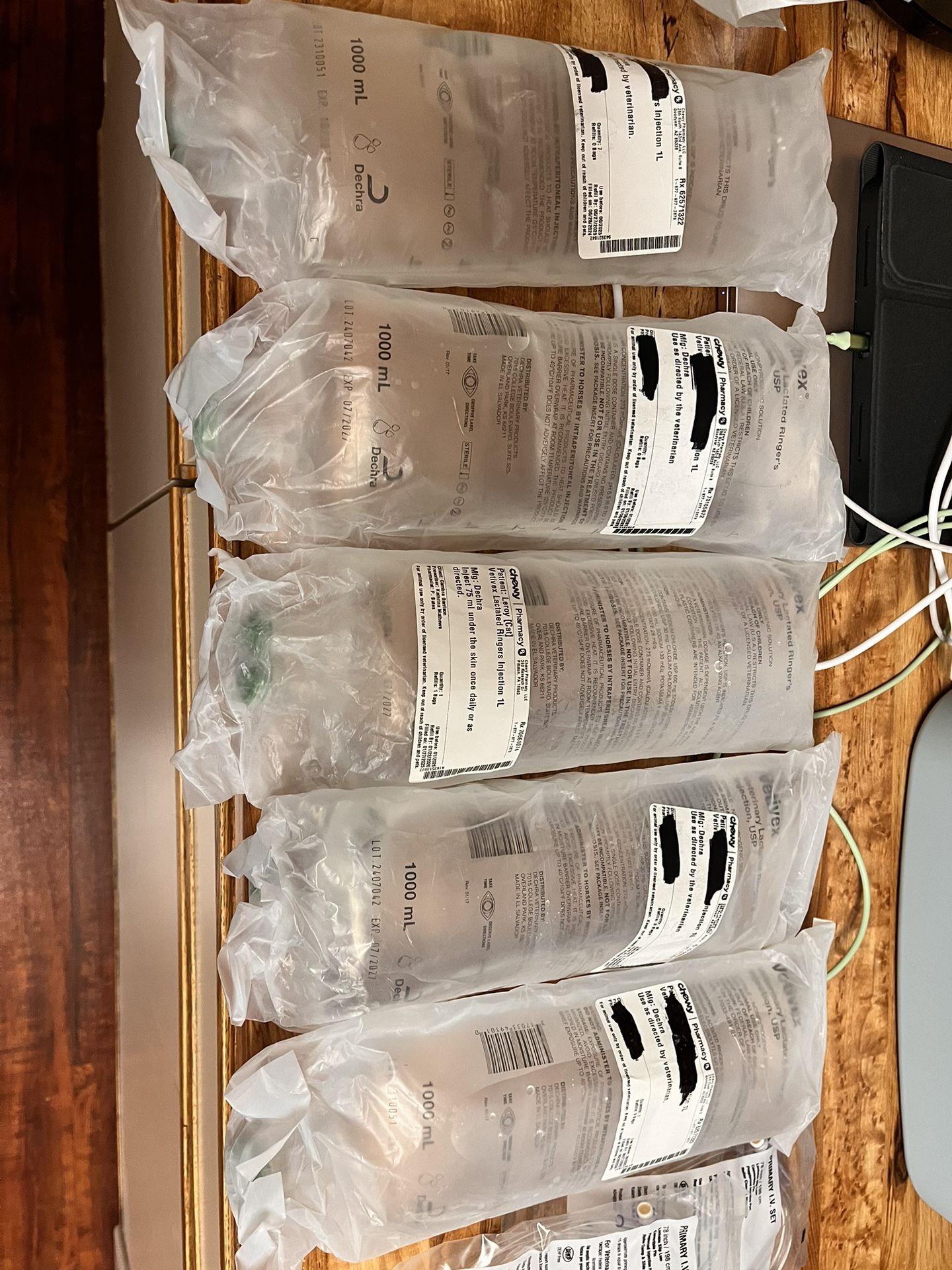 Sub Q Lactated Ringer Fluids And Tubing for SQ Fluid Treatment For Cats