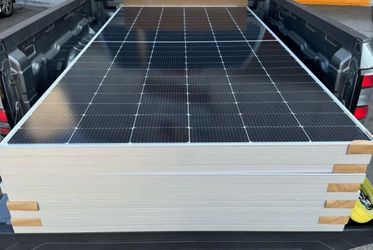 Brand New BYD 580W High-Efficiency Monocrystalline Solar Panel – Model BYD580NLBK-36  💲Bulk Discount Available  Price is per panel.  Power your home,