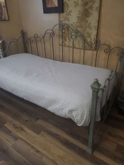 Single Daybed, iron  metal burnish green