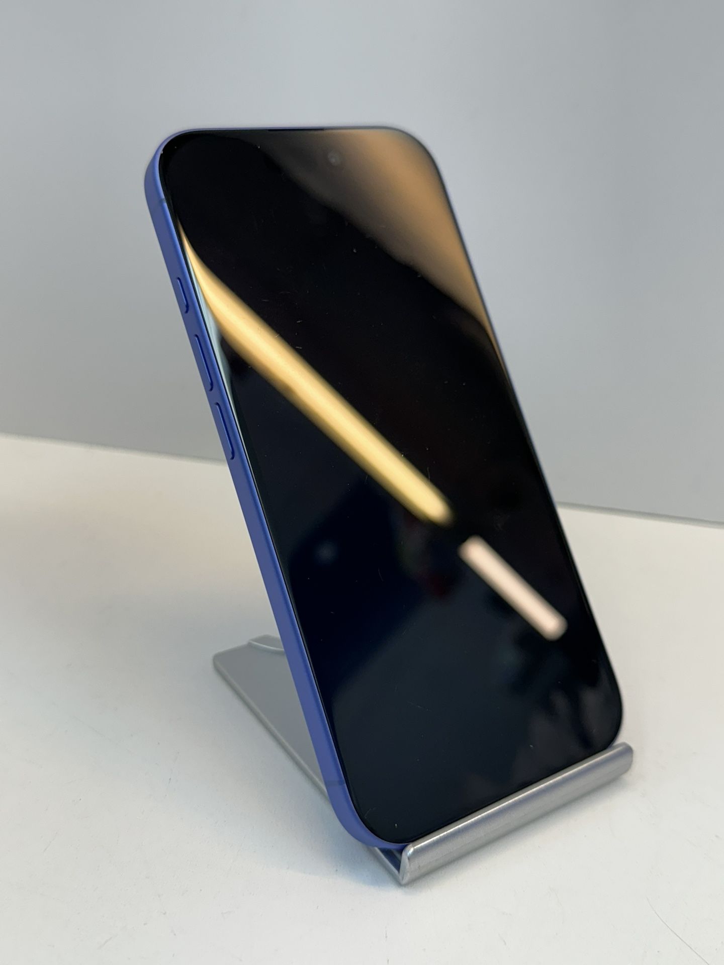 Apple iPhone 16 128gb. ( Fully Unlocked Device )