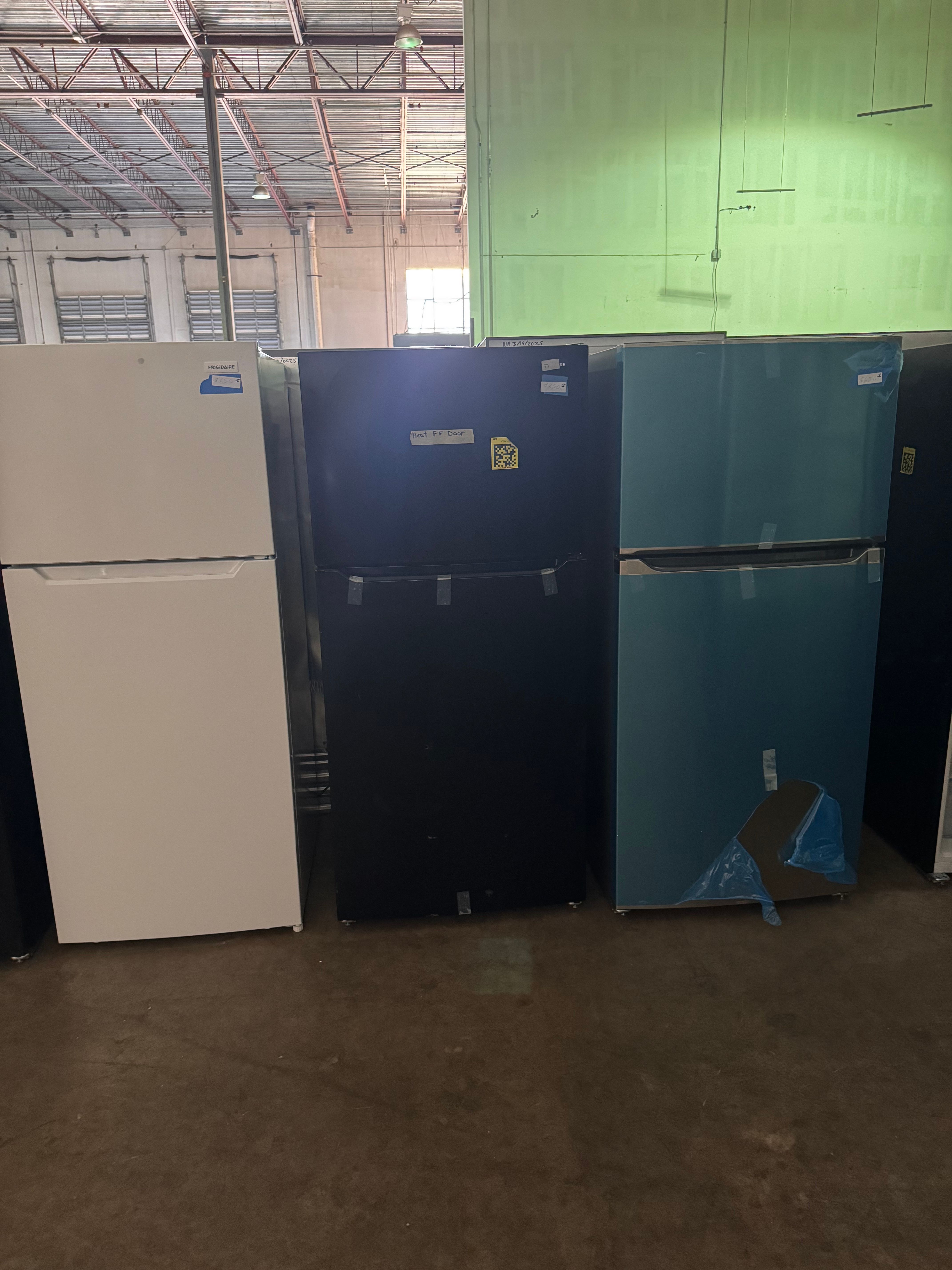 π¨ (Scratch & Dent) Top & Bottom Refrigerators β Multiple Colors & Styles Available! π¨