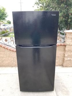 3MONTHS WARRANTY 30X30X66 FRIGIDAIRE FRIDGE 18CUFT BLACK