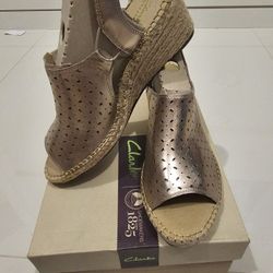 Women Clarks Size 10