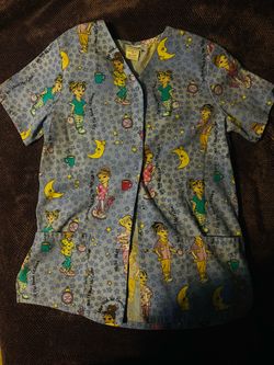 SCRUB TOP