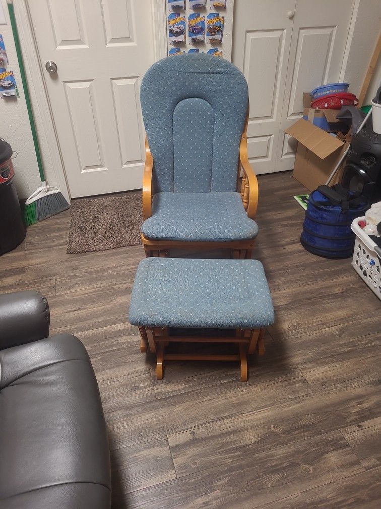 Glider Chair With Glider Ottomon