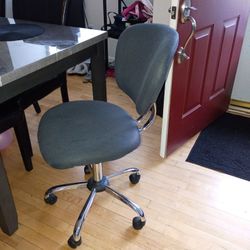 Gray Swivel Task Office Chair